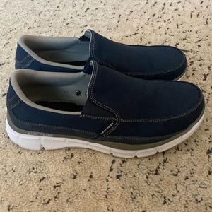 Skechers memory foam mens size 9 slip ons